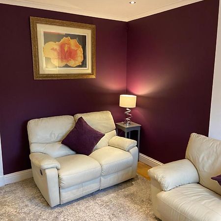 Cheerful One Bedroom Cottage With Parking Space. Glasgow Kültér fotó