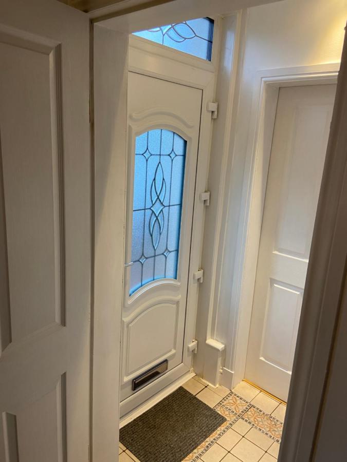 Cheerful One Bedroom Cottage With Parking Space. Glasgow Kültér fotó
