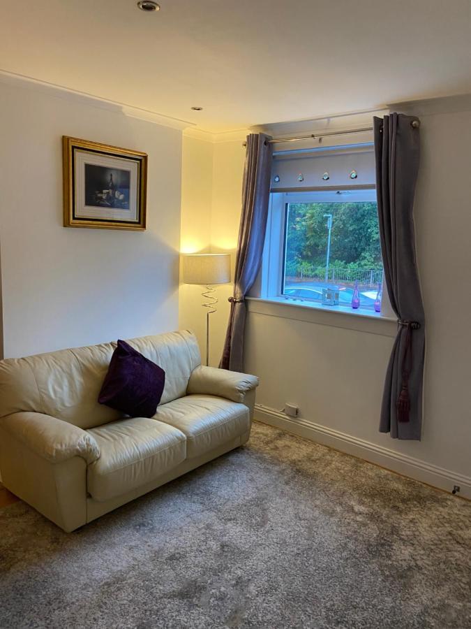 Cheerful One Bedroom Cottage With Parking Space. Glasgow Kültér fotó