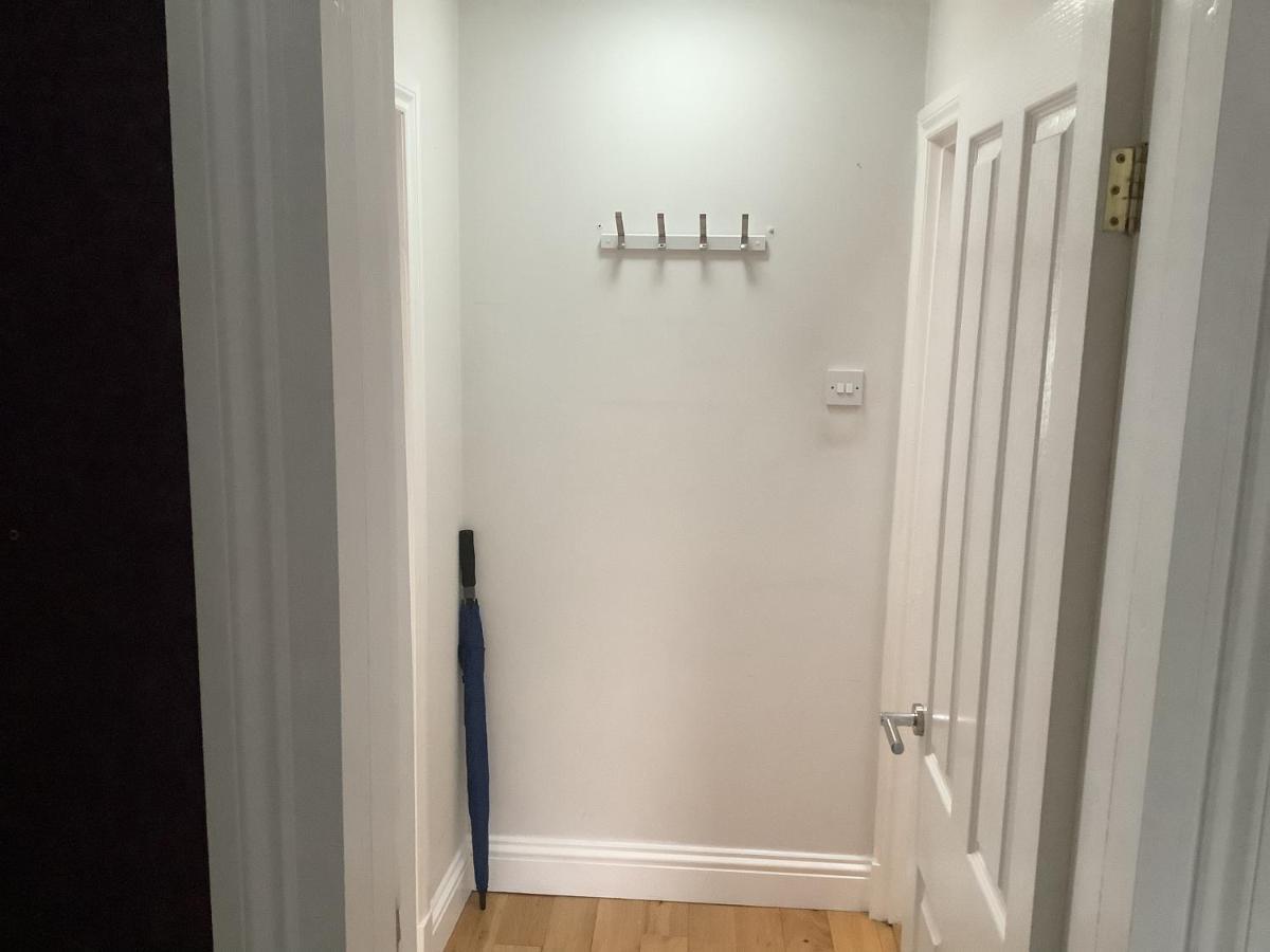 Cheerful One Bedroom Cottage With Parking Space. Glasgow Kültér fotó