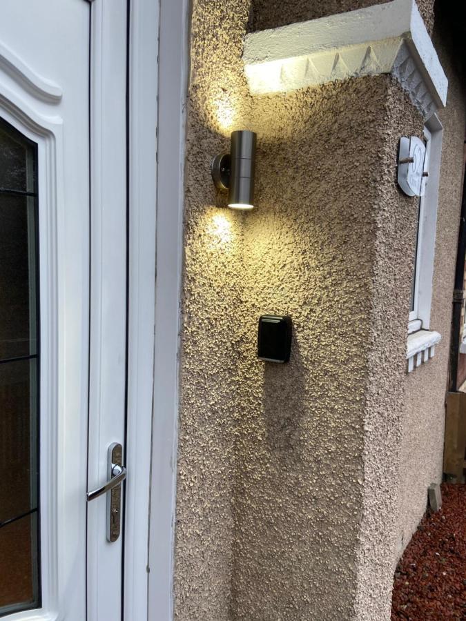 Cheerful One Bedroom Cottage With Parking Space. Glasgow Kültér fotó