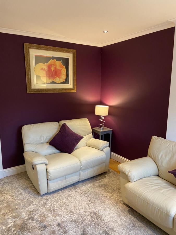 Cheerful One Bedroom Cottage With Parking Space. Glasgow Kültér fotó